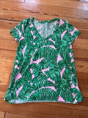 NWOT Lilly Pulitzer Top Women’s XS Green Conch Shell Pink Etta V-neck Pullover